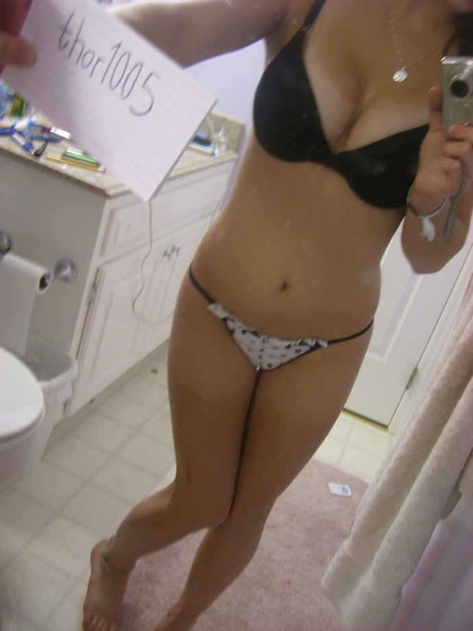 Facebook selfshot girl