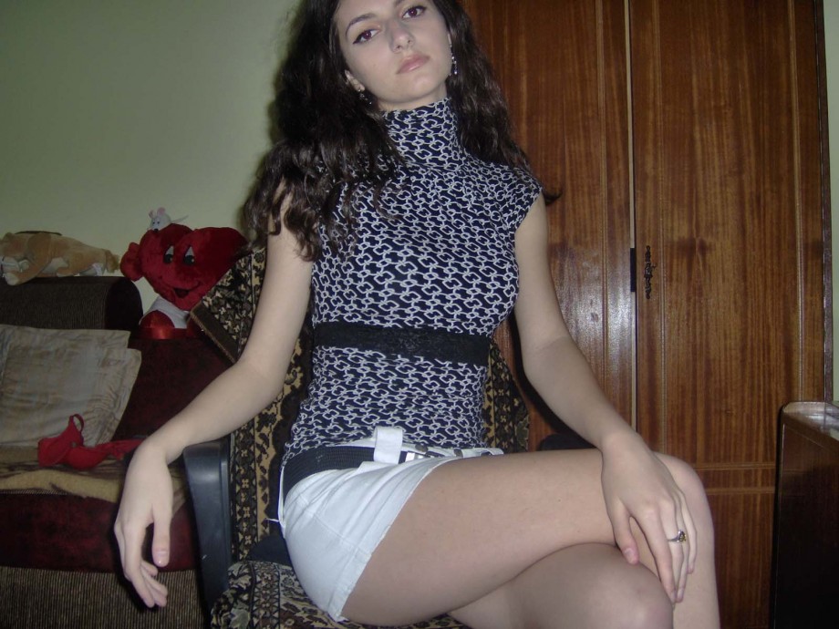 Pikotop - brunette amateur chick