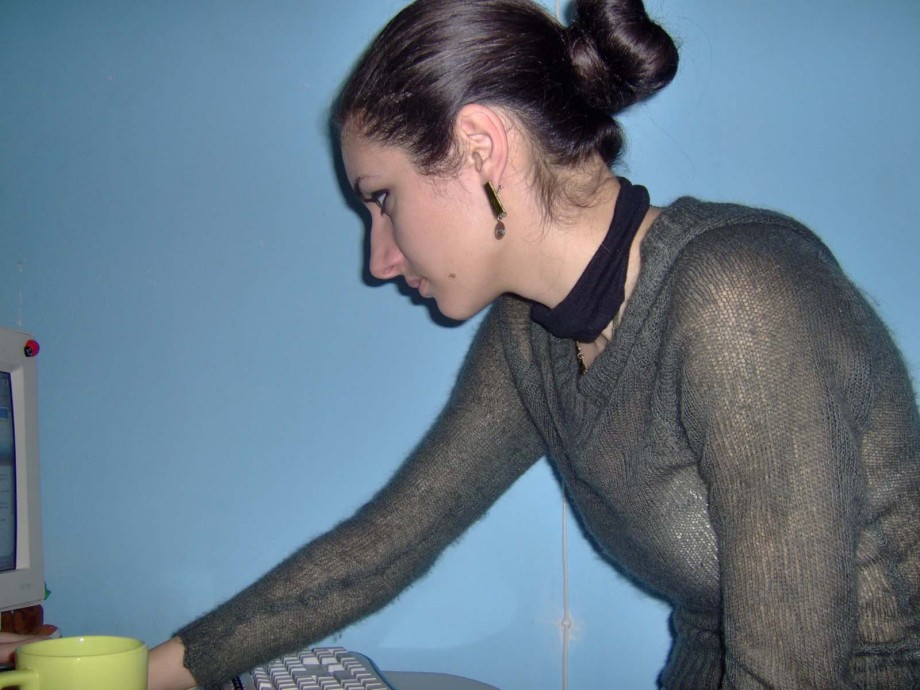 Pikotop - brunette amateur chick