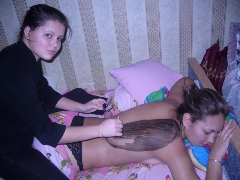 Russian girls home bodyart