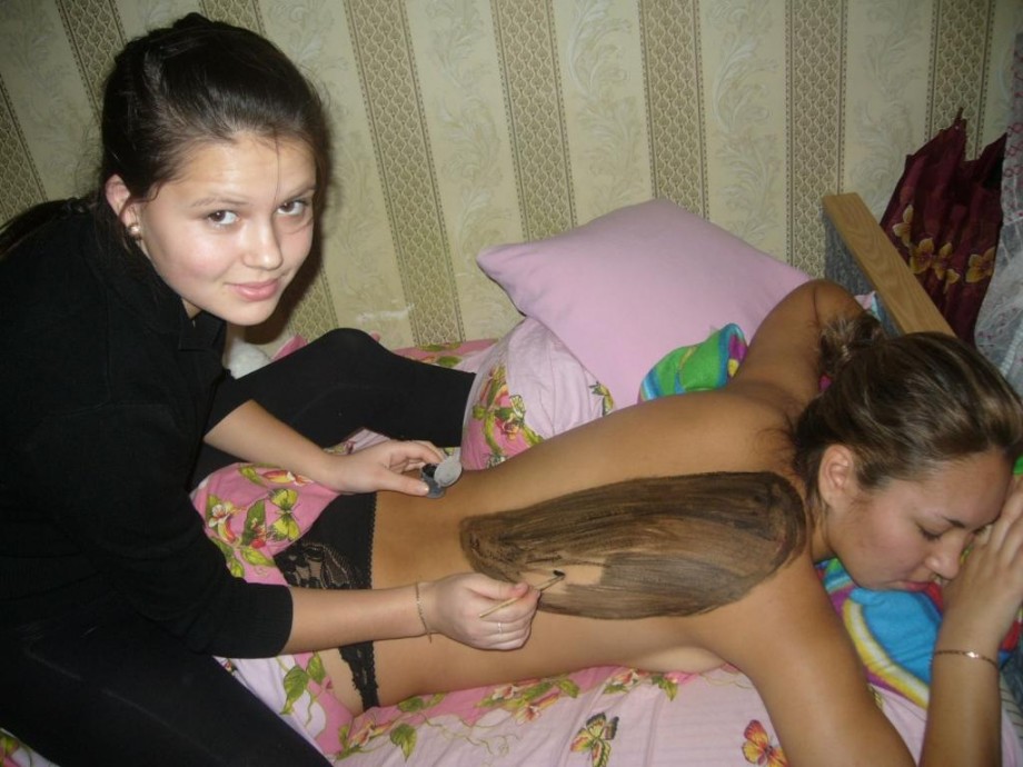 Russian girls home bodyart