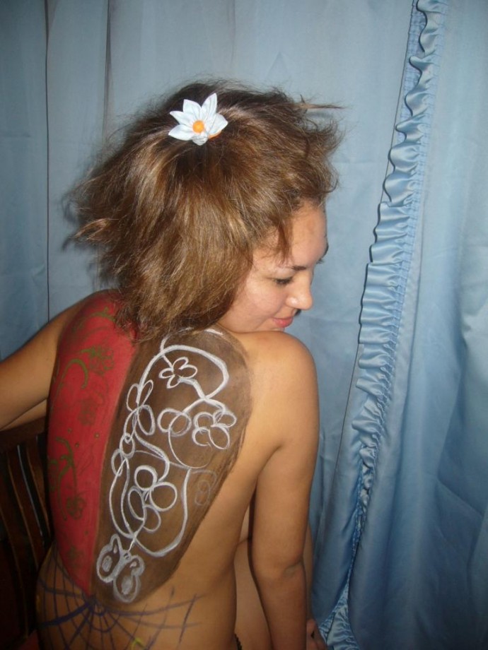 Russian girls home bodyart