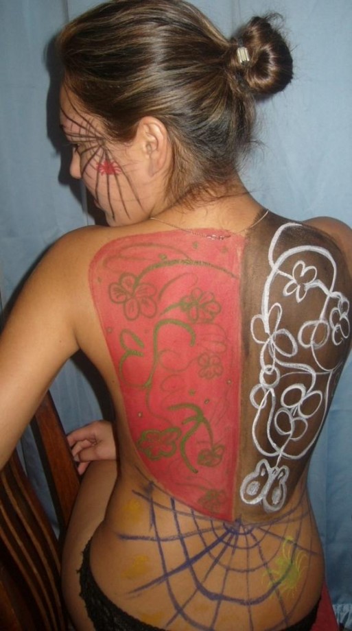 Russian girls home bodyart