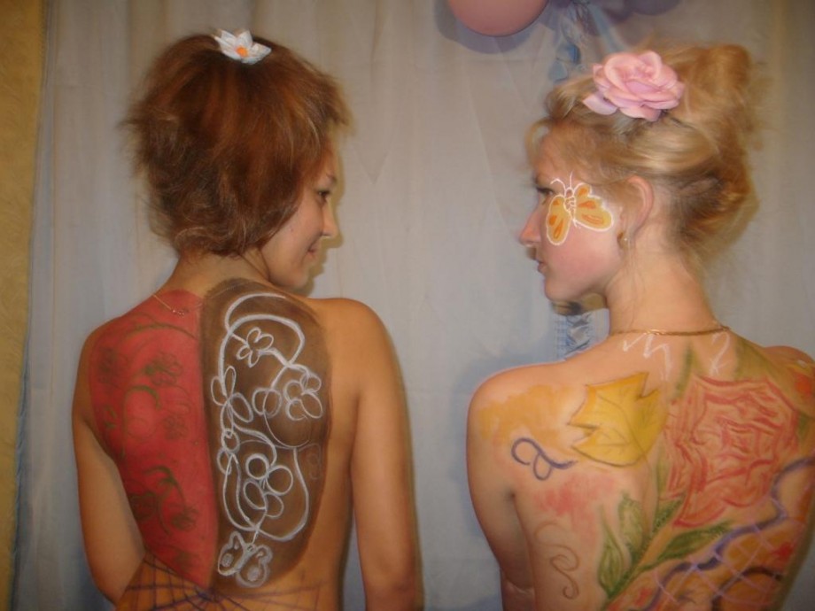 Russian girls home bodyart