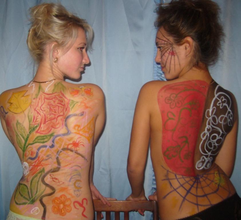 Russian girls home bodyart