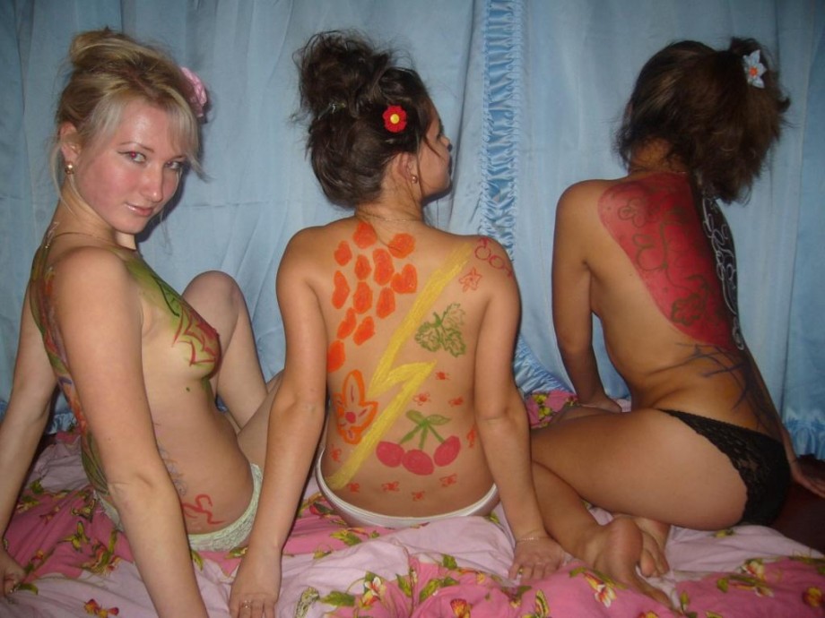 Russian girls home bodyart