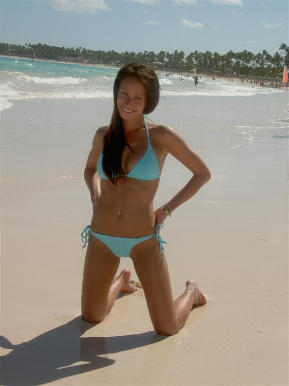 Amateur brunette model on vacation