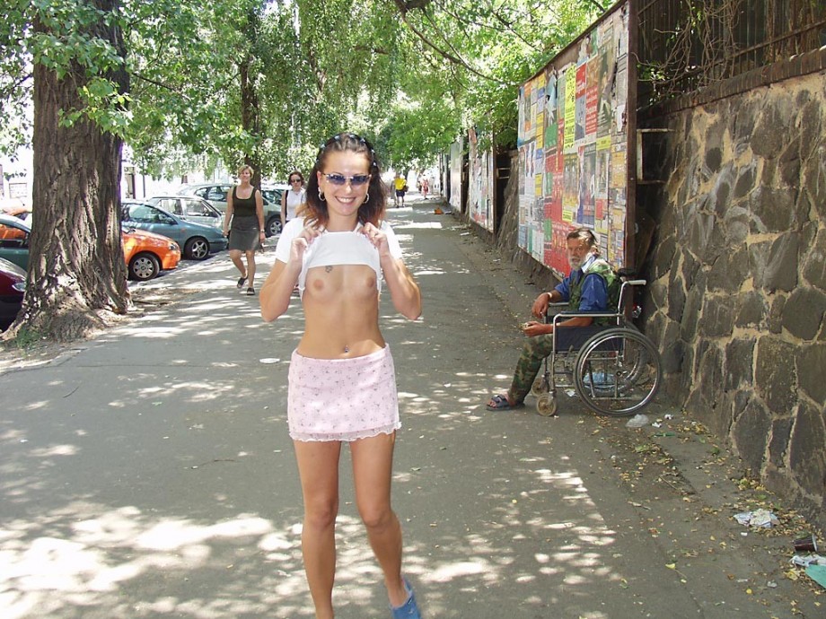 Hana public nude