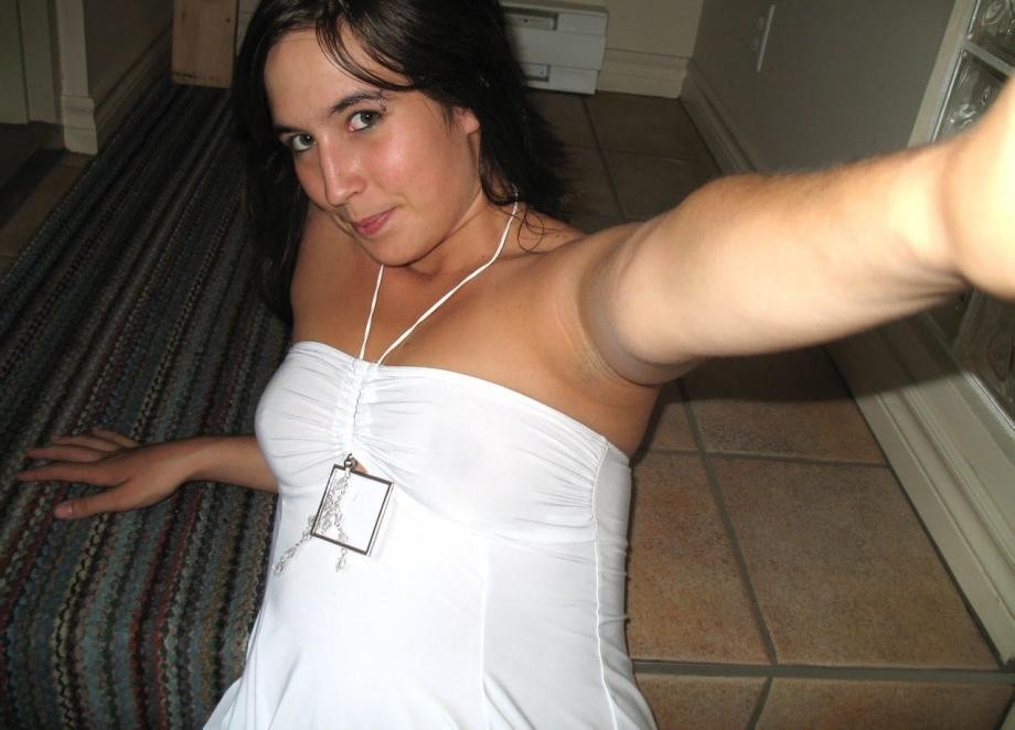 Amateur girl and her crazy selfpics