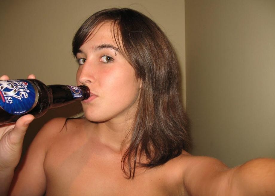 Amateur girl and her crazy selfpics