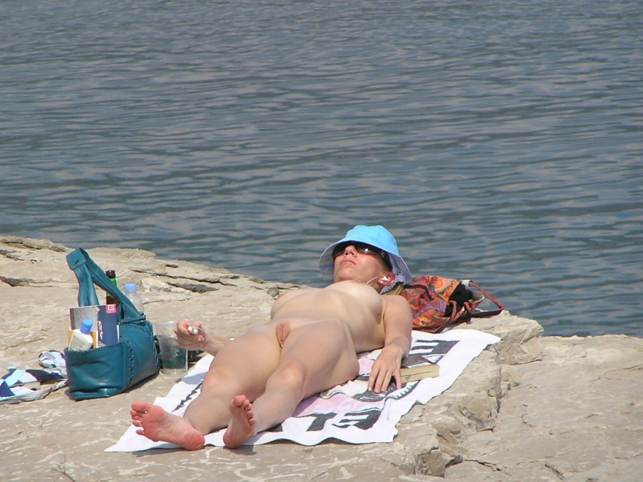 Candid nude beach - nice blond girl