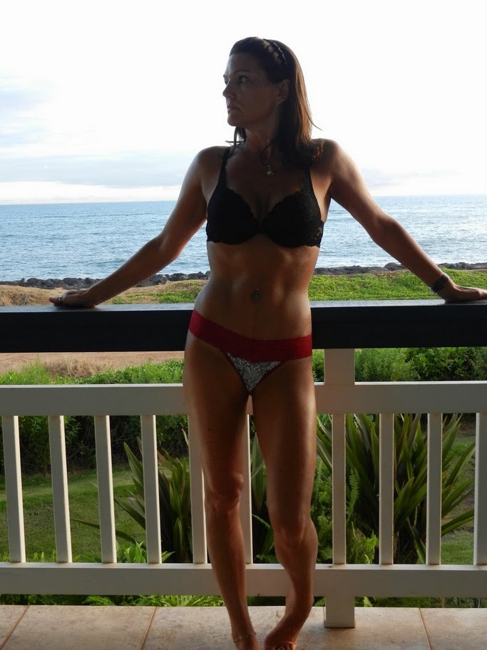 Sexy milf and her vacation photos from beach