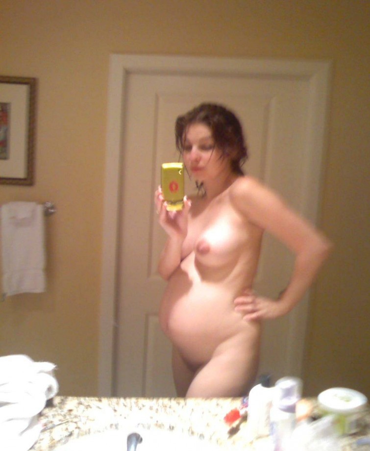 Amazing pregnant girl and her naked selfpics