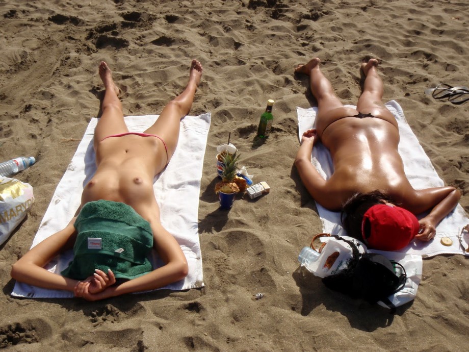 Nude beach vacation chicks