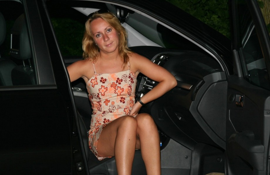 Naked bitch in a car