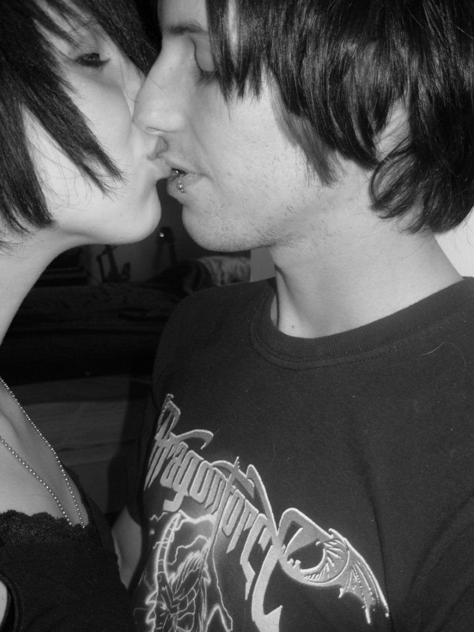 Kissing and fucking emo couple