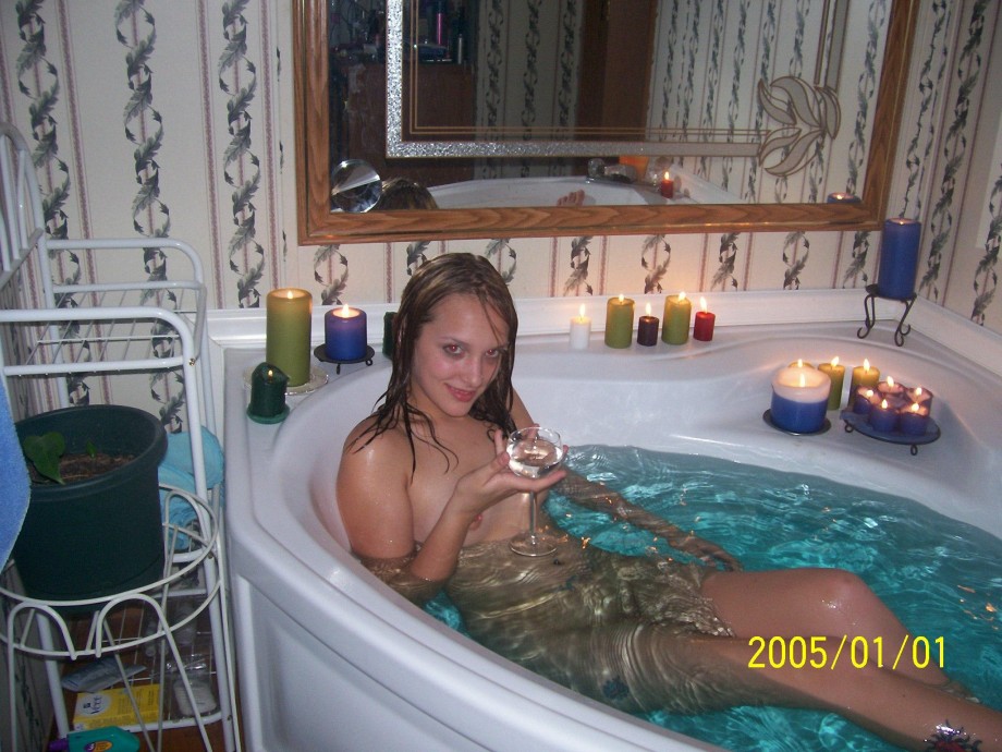Young teen pose in bathtube and in bed