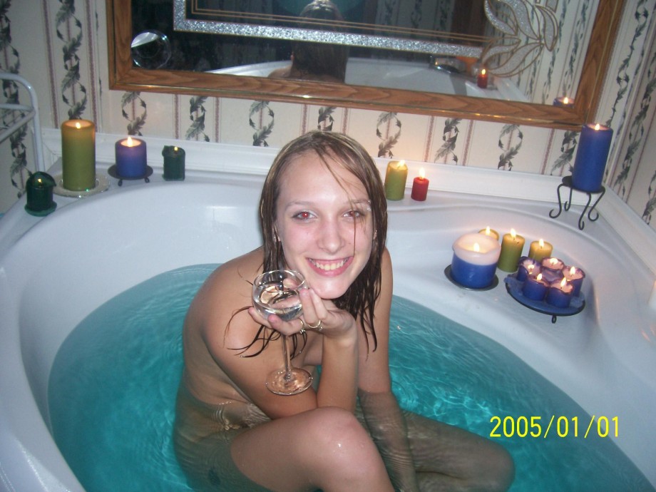 Young teen pose in bathtube and in bed