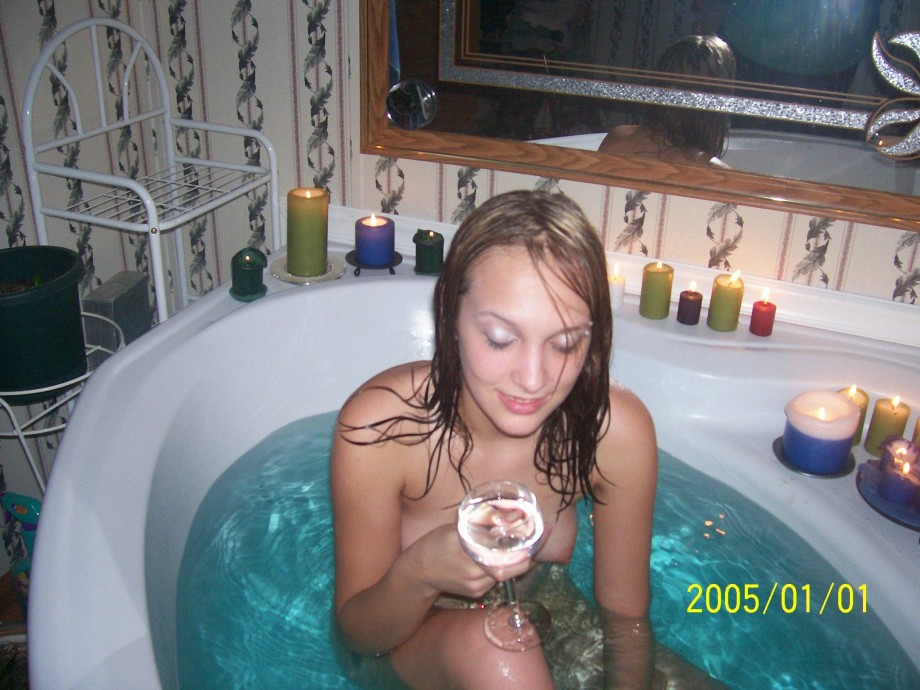 Young teen pose in bathtube and in bed