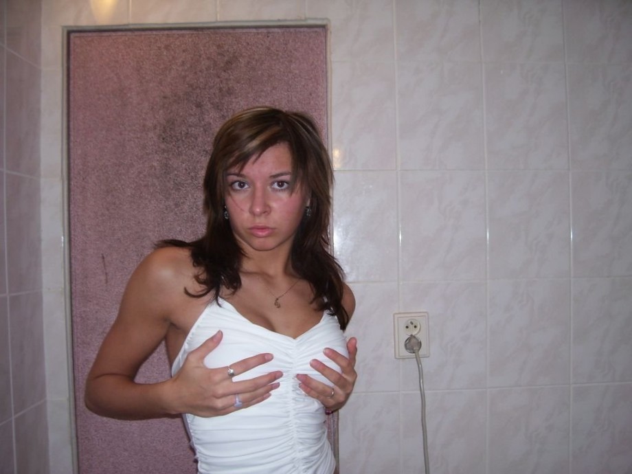 Anette pose in bathroom