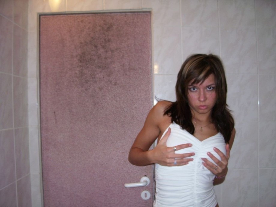 Anette pose in bathroom