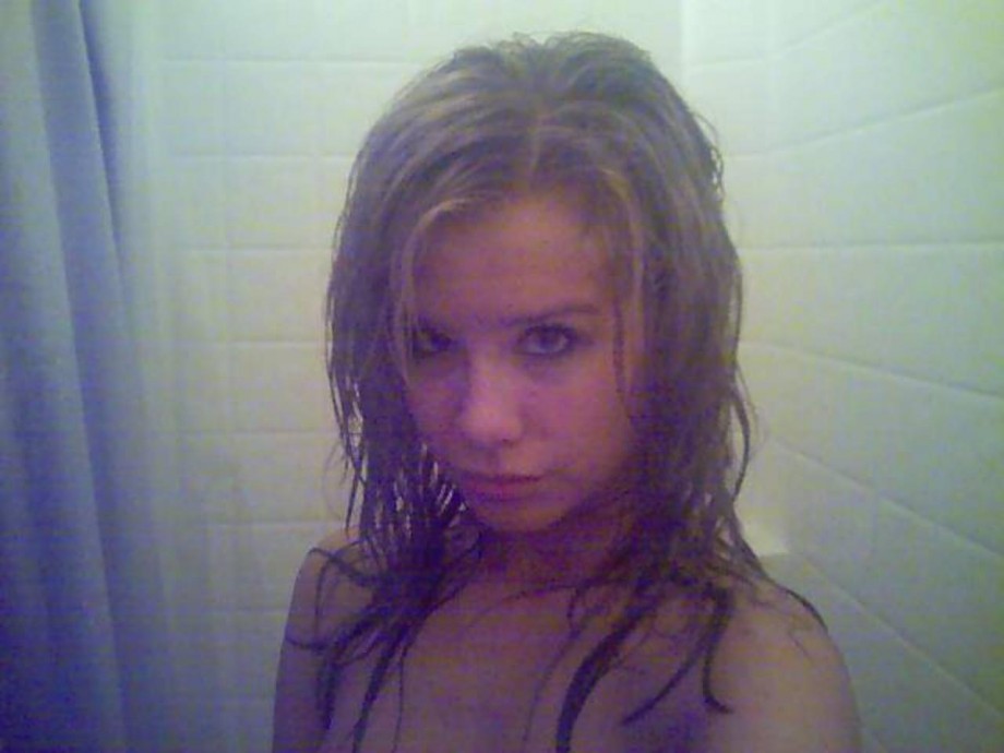 Young teen selfshots