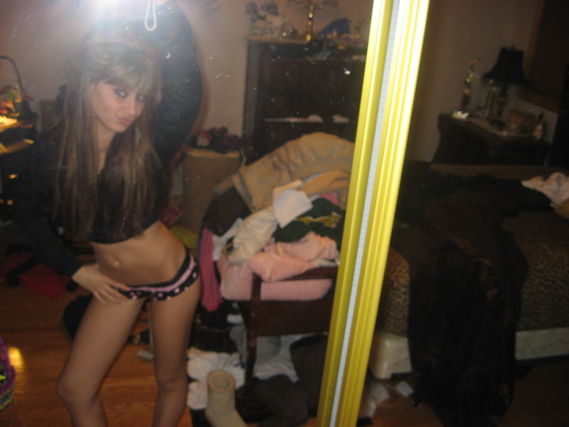 Selfshots - amateur teen girl