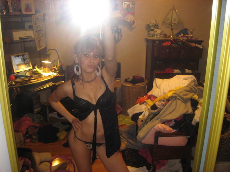 Selfshots - amateur teen girl