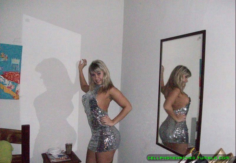 Hot brazilian babe cellphone hacked