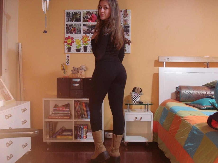 Pretty brunette with an amazing ass - teen serie 6