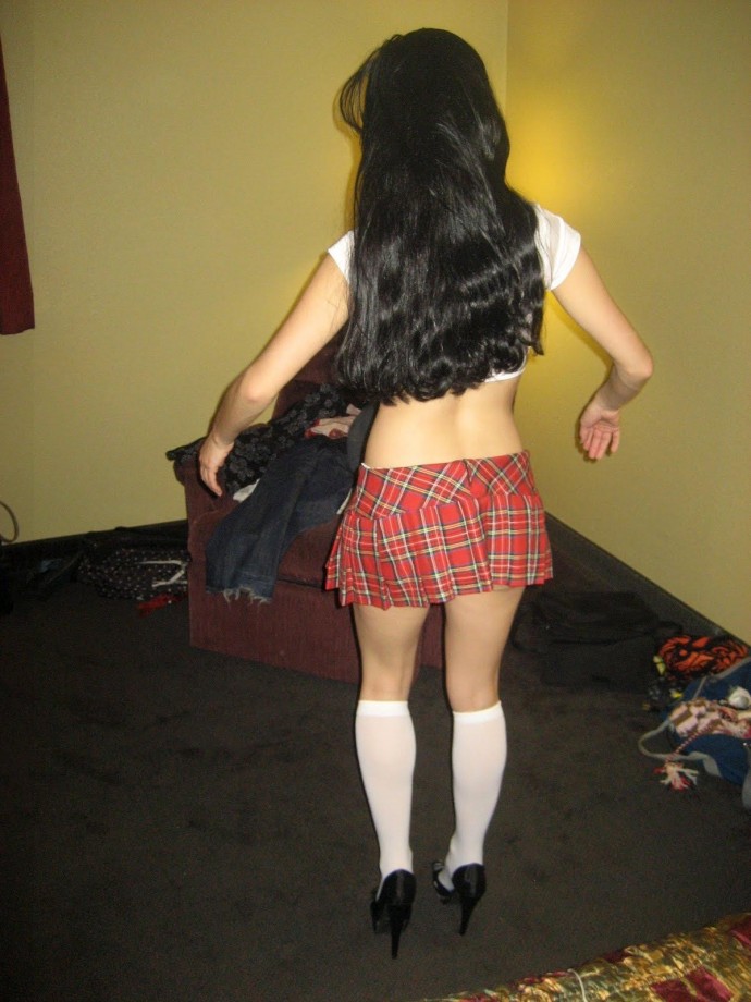 Amira - amateur gf in schoolgirl outfit