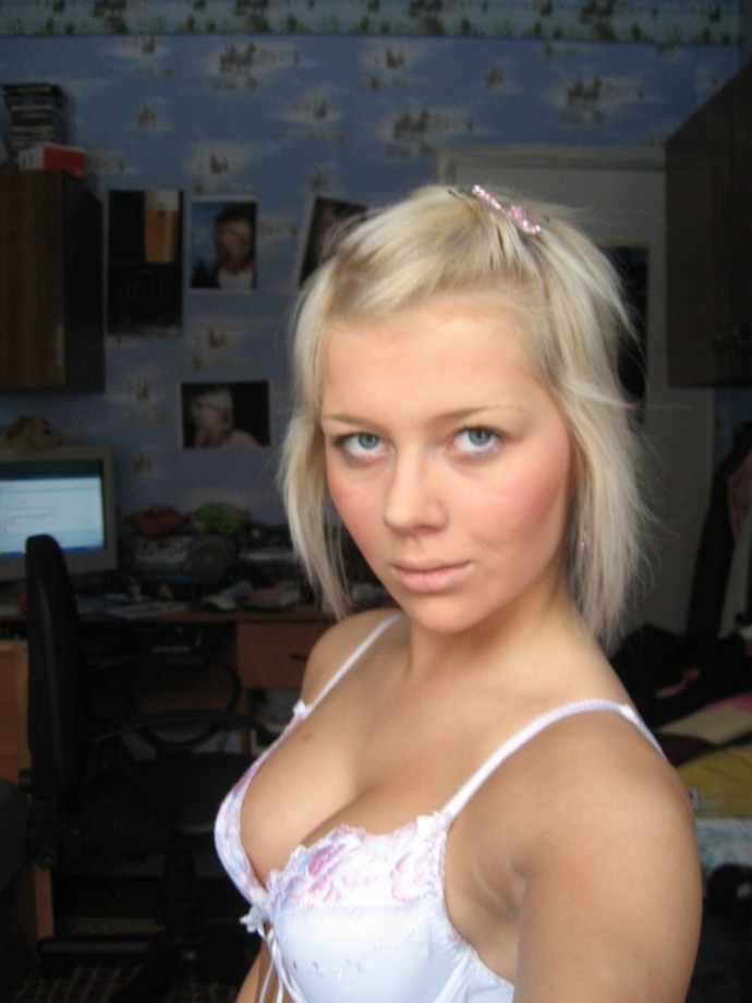 Astrid - amateur blonde teen beauty