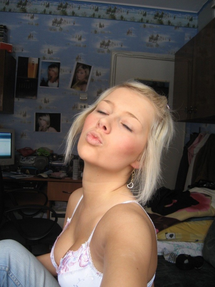 Astrid - amateur blonde teen beauty