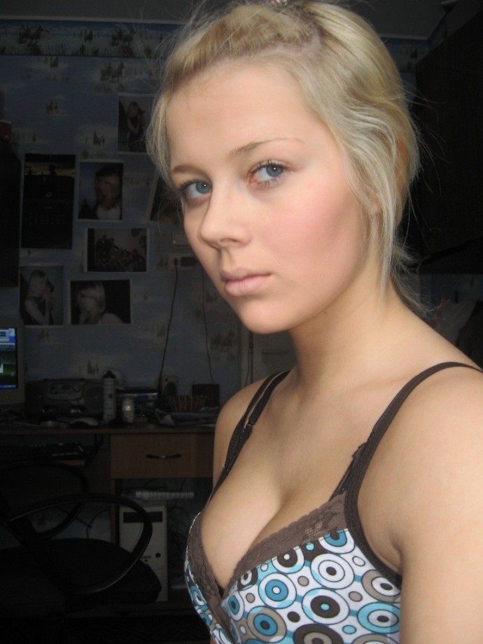 Astrid - amateur blonde teen beauty