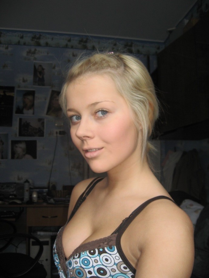 Astrid - amateur blonde teen beauty