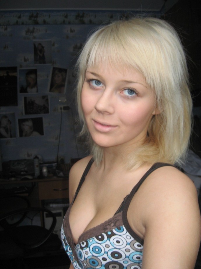 Astrid - amateur blonde teen beauty