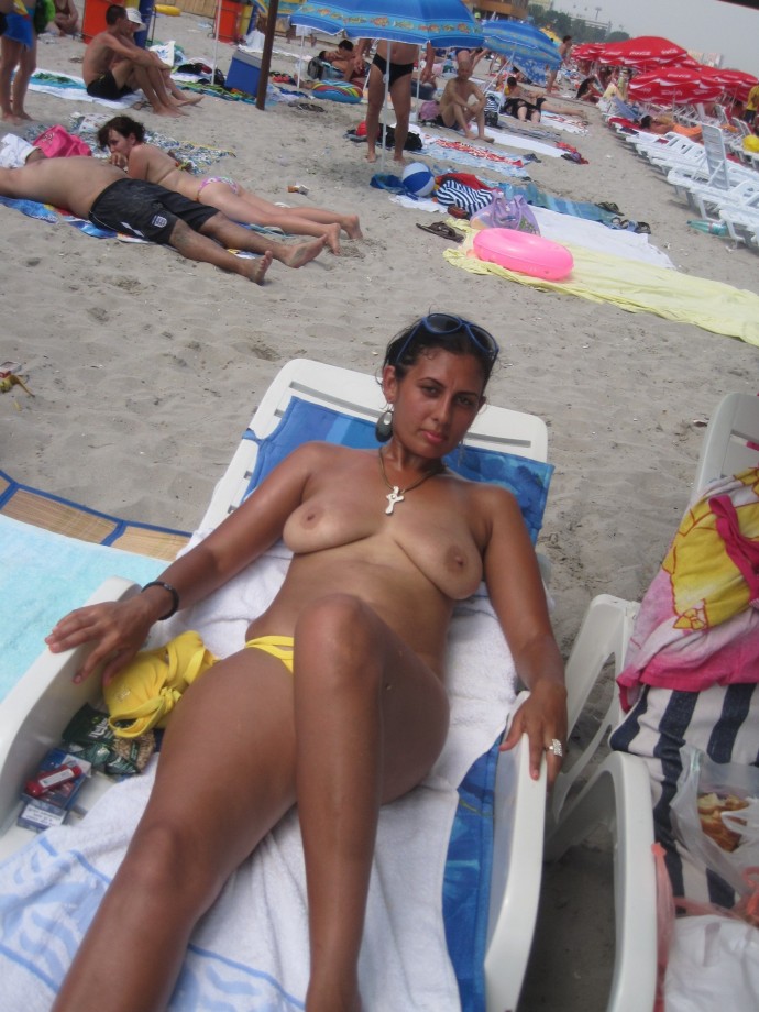 Beach horny girls on vacation - dahlia and ramona