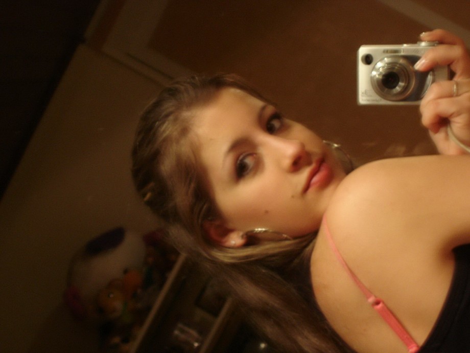 Very hot sport teen selfshots