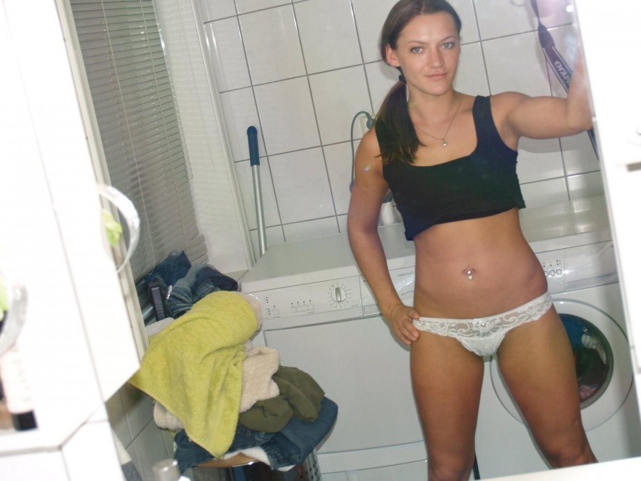 Sexy amateur babe poses 14