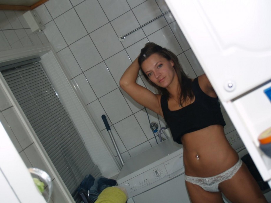 Sexy amateur babe poses 14