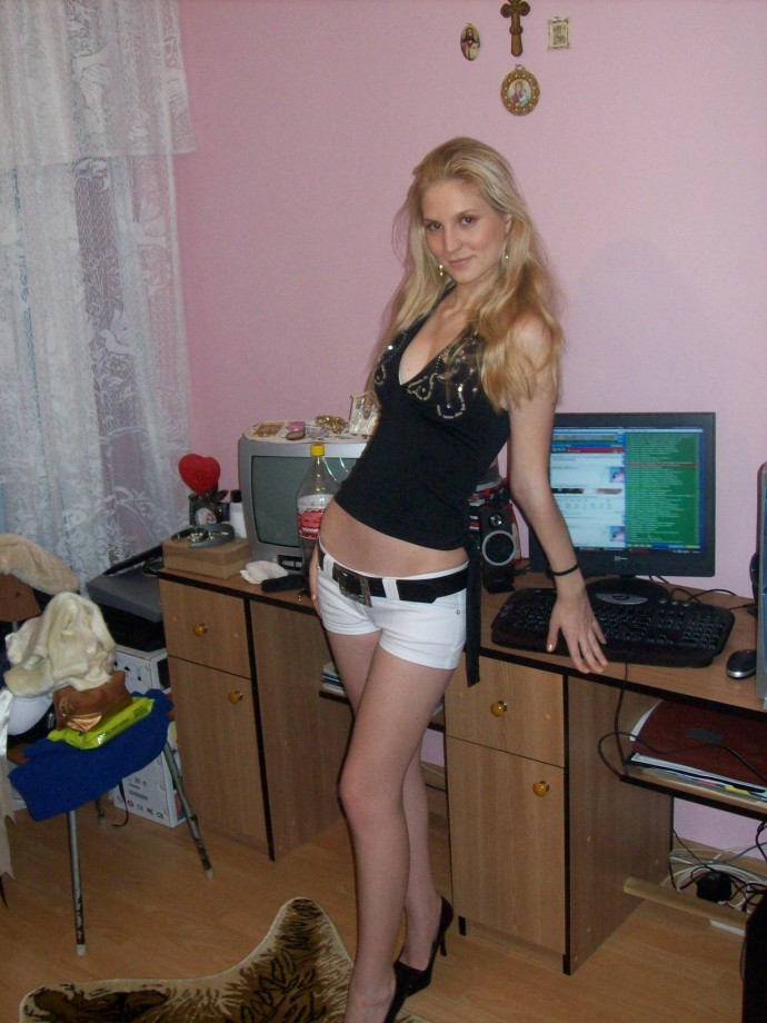 Pretty russian blonde posing nn serie 93