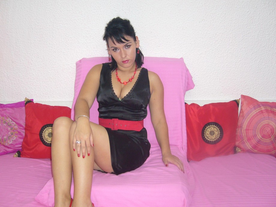 Horny amateur latina 5