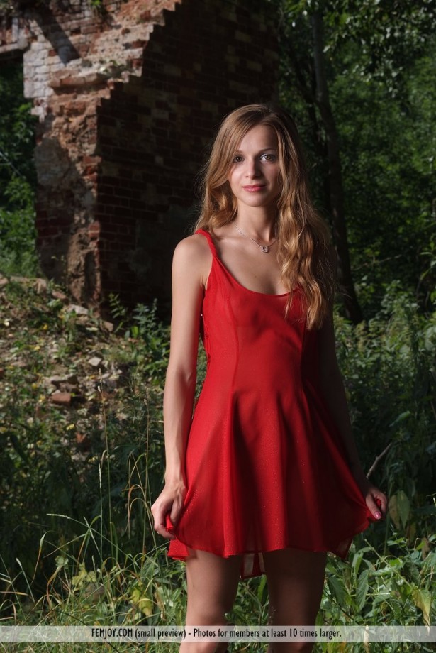 Conny - lady in red