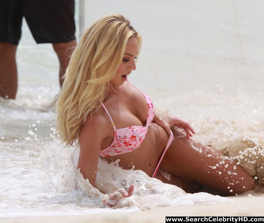 Candice swanepoel victoria’s secret bikini candids