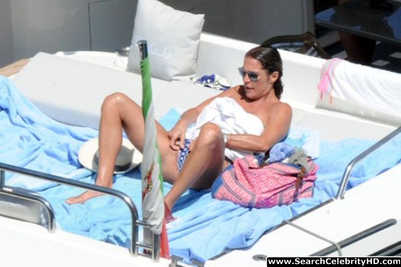 Fiona swarovski candid topless sunbathing bikini photos