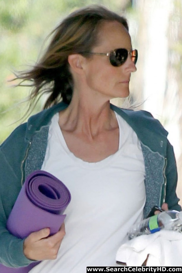 Helen hunt's massive yoga pants cameltoe