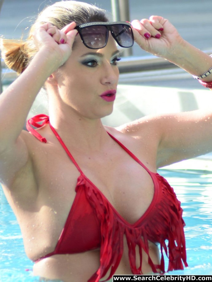 Jennifer nicole lee bikini bottom wardrobe malfunction poolside in miami