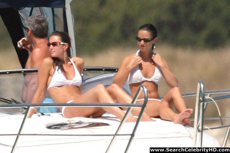 Kate middleton shows off her white hot bikini body