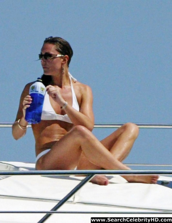 Kate middleton shows off her white hot bikini body