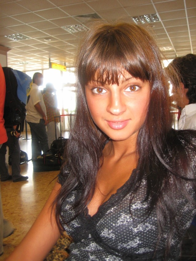 Very sexy and tanned brunette serie 166